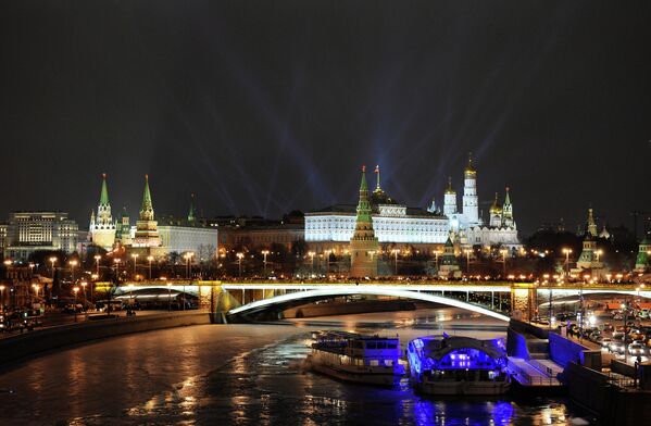 Вид на Кремль с Патриаршего моста в новогоднюю ночь