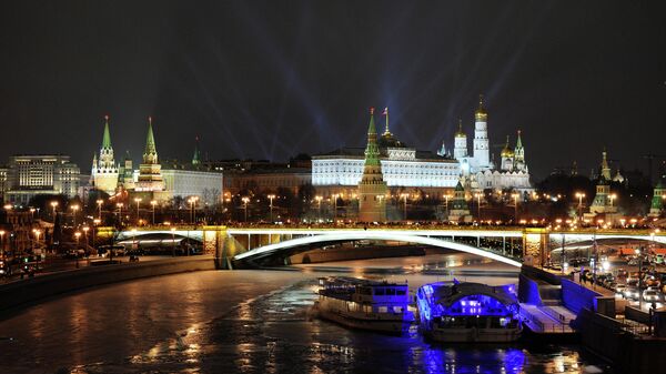 Вид на Кремль с Патриаршего моста в новогоднюю ночь