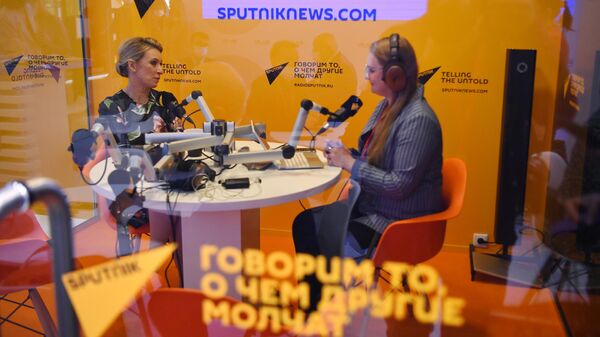 Официальный представитель Министерства иностранных дел России Мария Захарова в студии радио Sputnik на Петербургском международном экономическом форуме - 2021