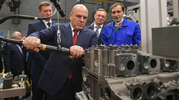 Председатель правительства РФ Михаил Мишустин во время посещения завода двигателей ПАО КАМАЗ в Набережных Челнах