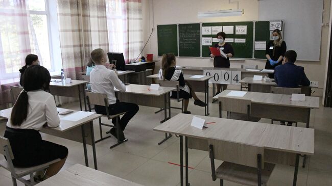 Ученики перед началом экзамена