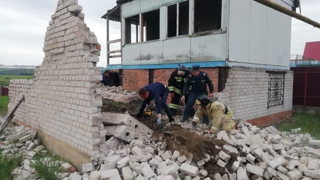 Под Воронежем три ребенка погибли под рухнувшими перекрытиями - РИА Новости, 1920, 03.06.2021