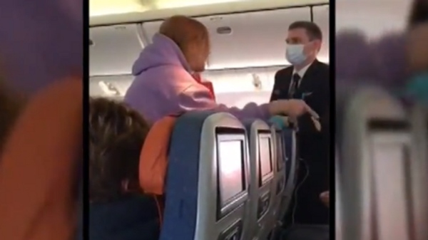 Конфликт на борту самолета из-за ребенка
