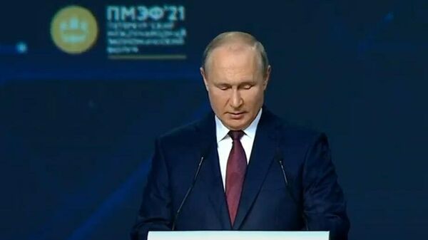Президент РФ Владимир Путин принимает участие в Петербургском международном экономическом форуме - 2021