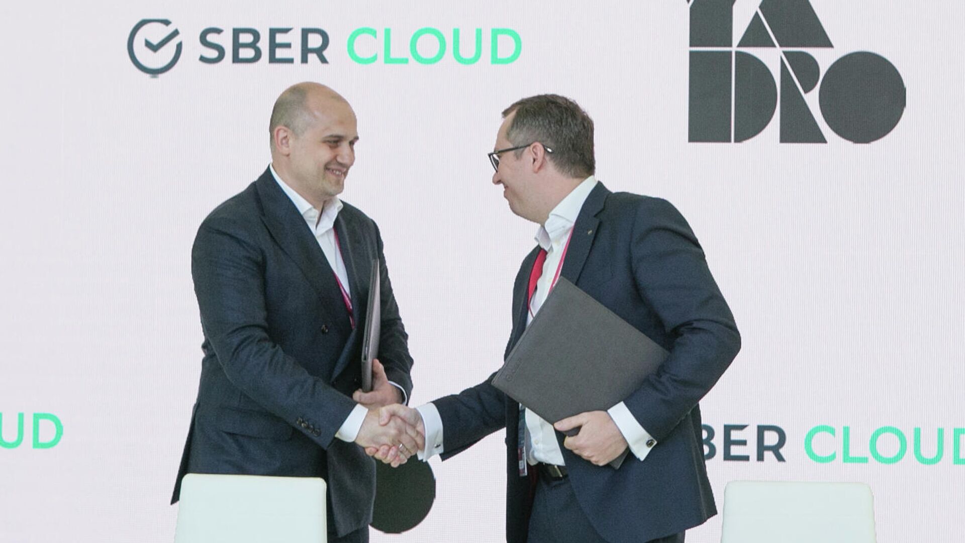 SberCloud и Yadro создают центр разработки продуктов для облачных решений - РИА Новости, 1920, 04.06.2021