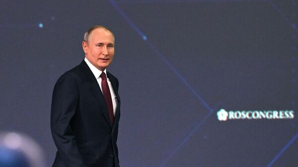 Президент РФ Владимир Путин на пленарном заседании в рамках Петербургского международного экономического форума - 2021