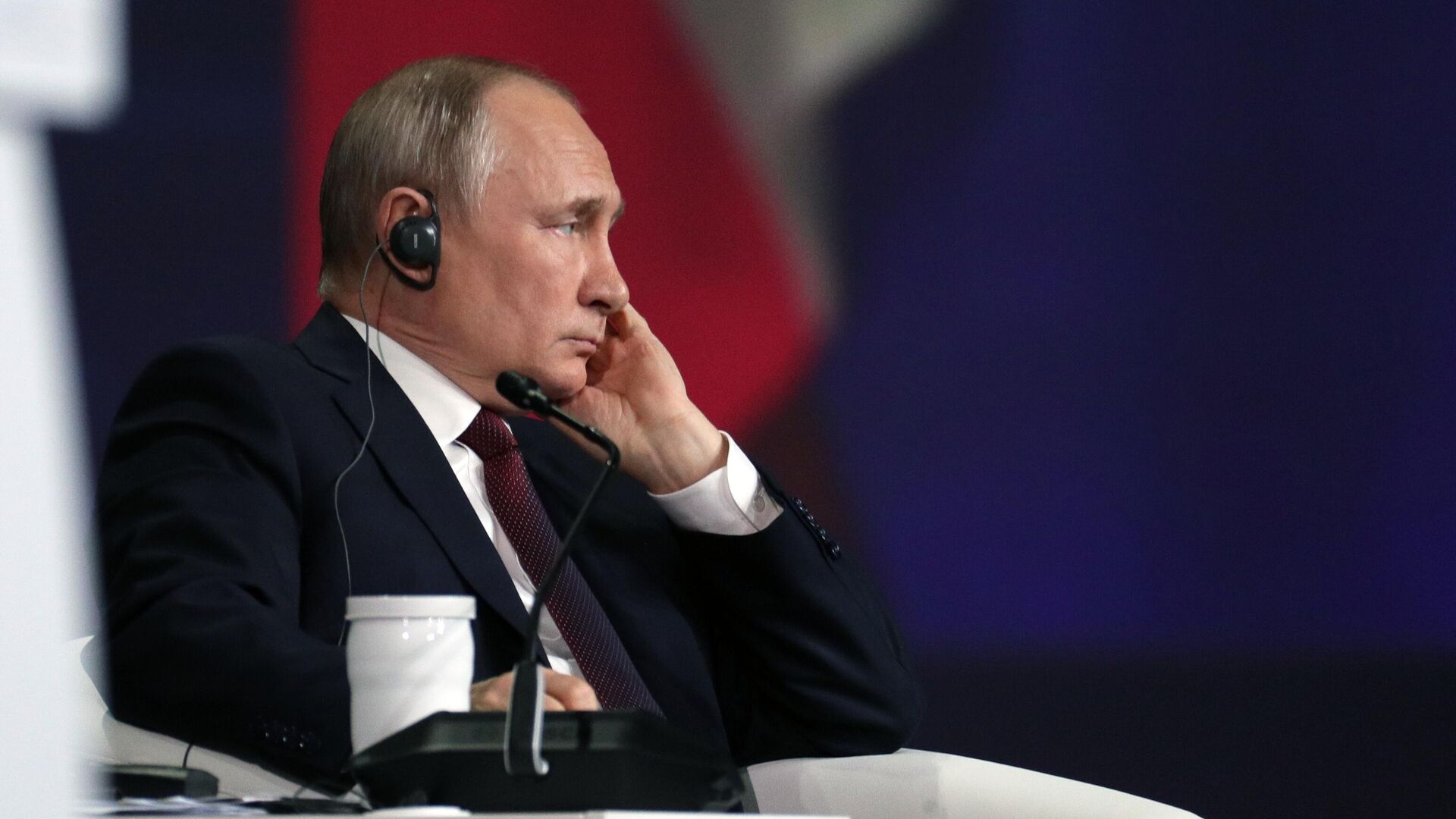 Пресс-секретарь президента Песков: Путин лично участвует в подготовке выступления на ПМЭФ