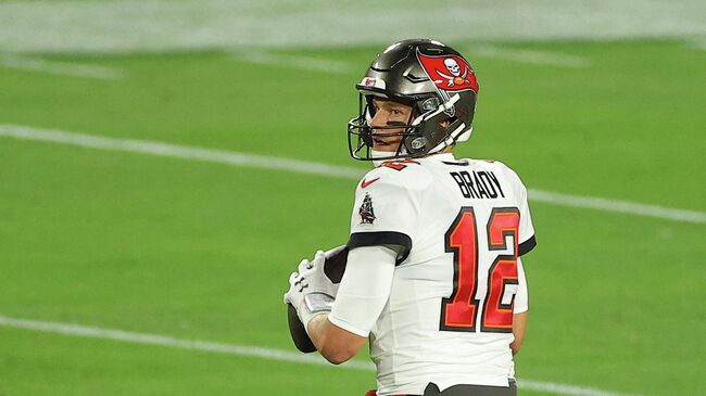 Игрок клуба NFL Тампа-Бэй Бакканирс Том Брэди.