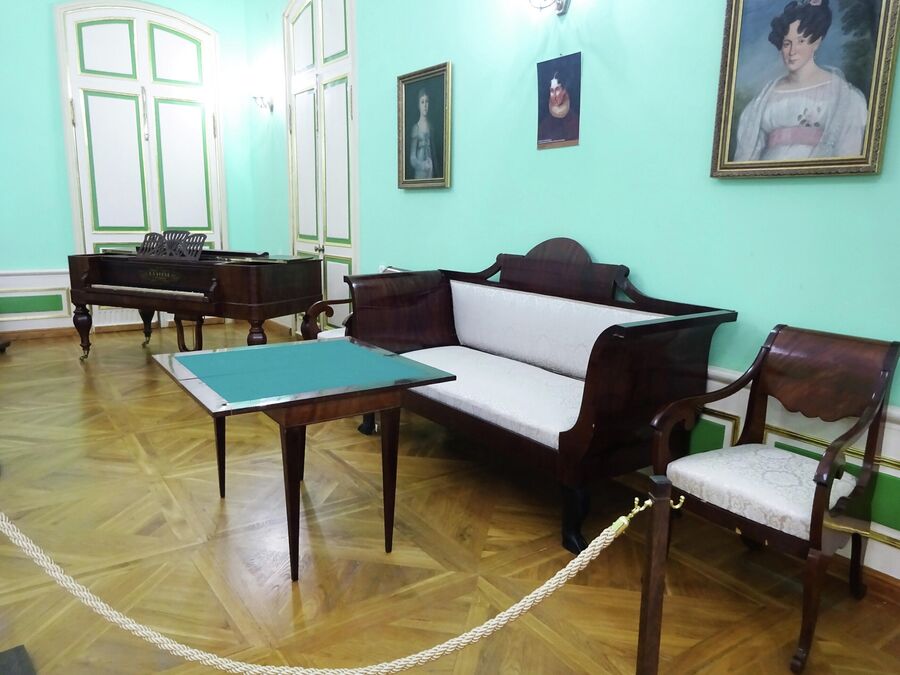 Дом-музей Грибоедова. Парадный зал