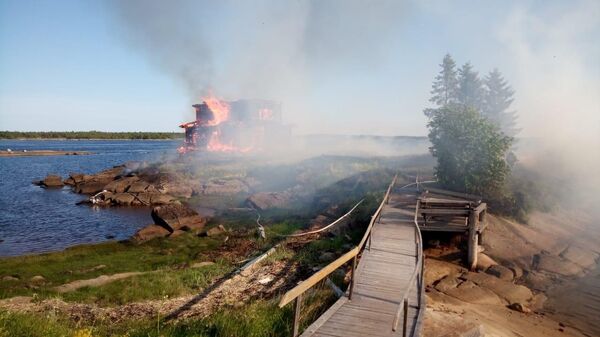 Пожар в поселке Рабочеостровск Кемского района Карелии