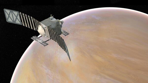 Художественное представление межпланетной автоматической станции NASA VERITAS на орбите Венеры