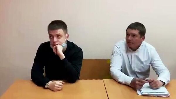 Слева - блогер Андрей Бурим (Mellstroy) во время рассмотрения в отношении него уголовного дела в Пресненском районном суде Москвы