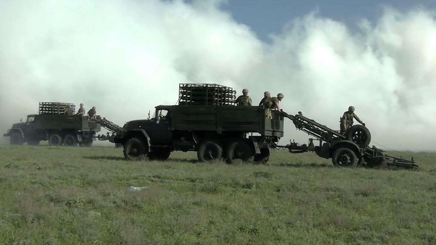 Учения украинских военных на границе с Крымом - РИА Новости, 1920, 09.06.2021