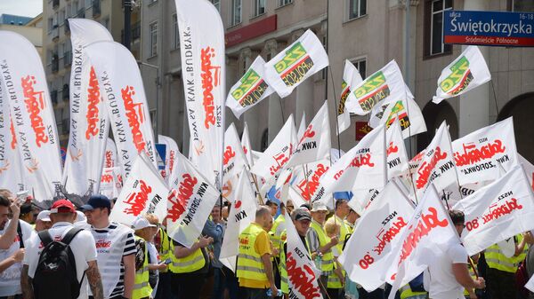 Участники акции протеста польских шахтеров и работников топливно-энергетического сектора в Варшаве