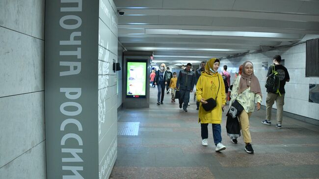 Почтомат Почты России в подземном переходе у станции метро Пушкинская в Москве