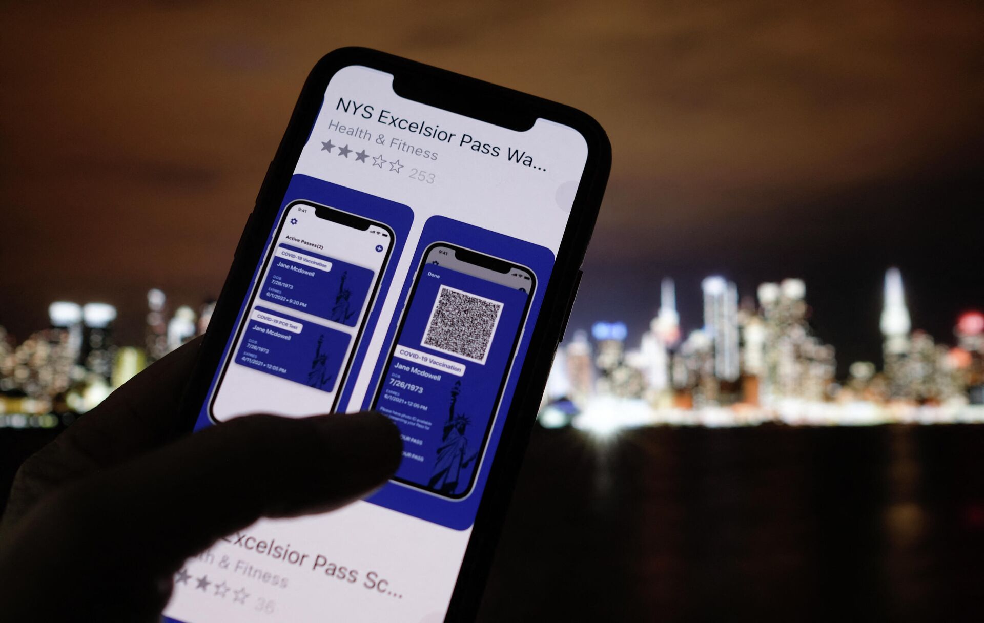 Смартфон с открытым приложением Excelsior Pass в Нью-Йорке  - РИА Новости, 1920, 10.06.2021