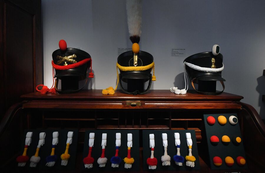 Гусарские киверы в Музее военной формы в Москве