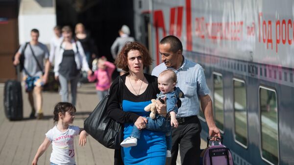 Пассажиры на перроне Казанского вокзала 