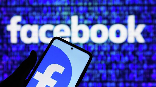 Приложение социальной сети Facebook в мобильном телефоне