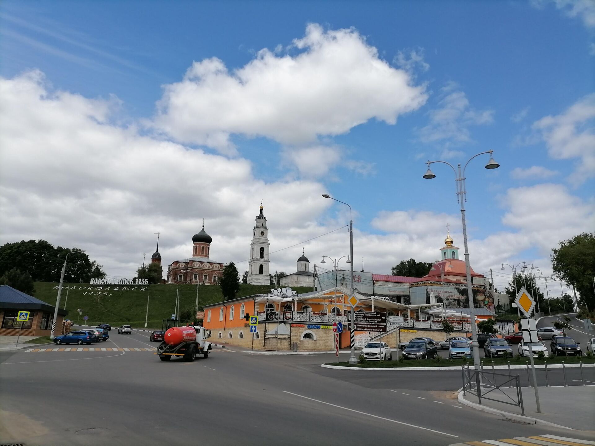 Вид на Кремль и кафе в Волоколамске - РИА Новости, 1920, 11.06.2021