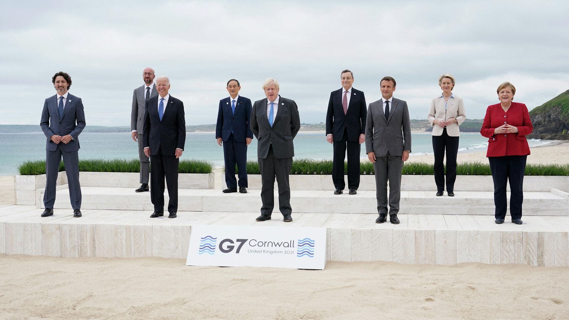 Лидеры стран-участниц G7 на церемонии фотографирования в в Карбас-Бее, Великобритания  - РИА Новости, 1920, 11.06.2021