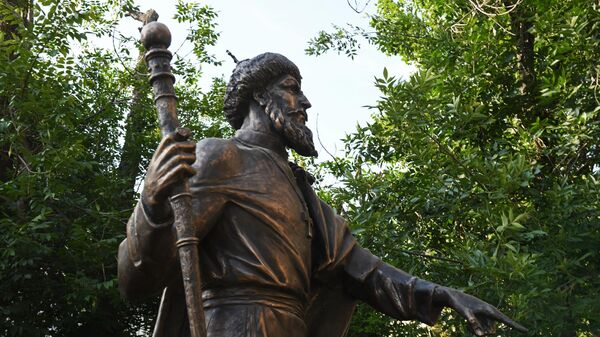 Памятник Великому князю Московскому и всея Руси Ивану IV установлен на Аллее правителей