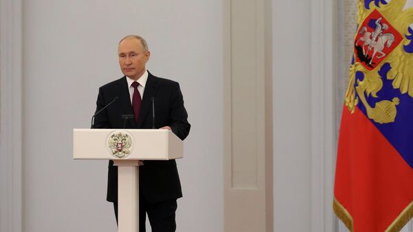 Президент РФ Владимир Путин на торжественной церемонии вручения государственных премий России