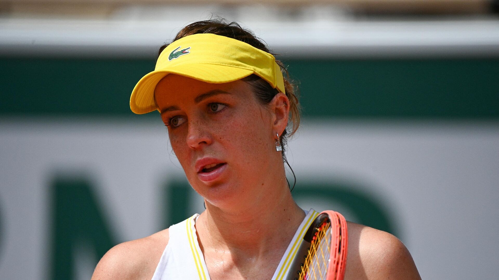 Russia's Anastasia Pavlyuchenkova reacts as she plays against Czech Republic's Barbora Krejcikova during their women's singles final tennis match on Day 14 of The Roland Garros 2021 French Open tennis tournament in Paris on June 12, 2021. (Photo by Christophe ARCHAMBAULT / AFP) - РИА Новости, 1920, 12.06.2021