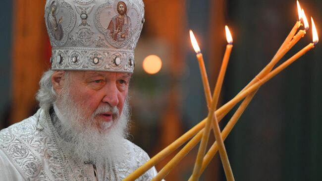 Патриарх Московский и всея Руси Кирилл во время литургии