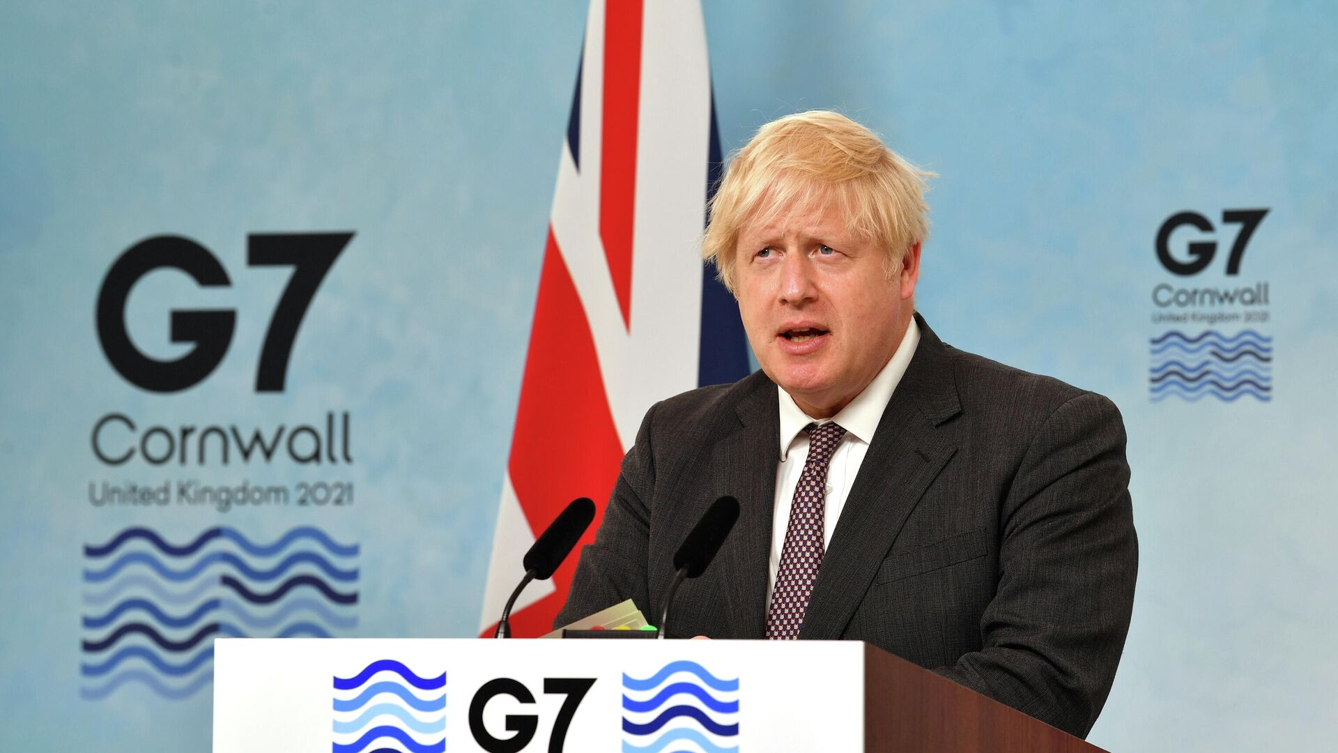 Премьер-министр Великобритании Борис Джонсон выступает на пресс-конференции по окончании саммита G7 в Великобритании - РИА Новости, 1920, 14.06.2021