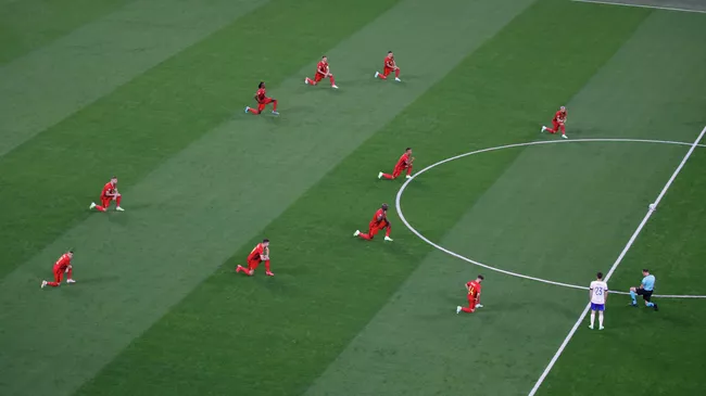 Soccer Football - Euro 2020 - Group B - Belgium v Russia - Gazprom Arena, Saint Petersburg, Russia - June 12, 2021 Belgium players take a knee before the match Pool via REUTERS/Anton Vaganov