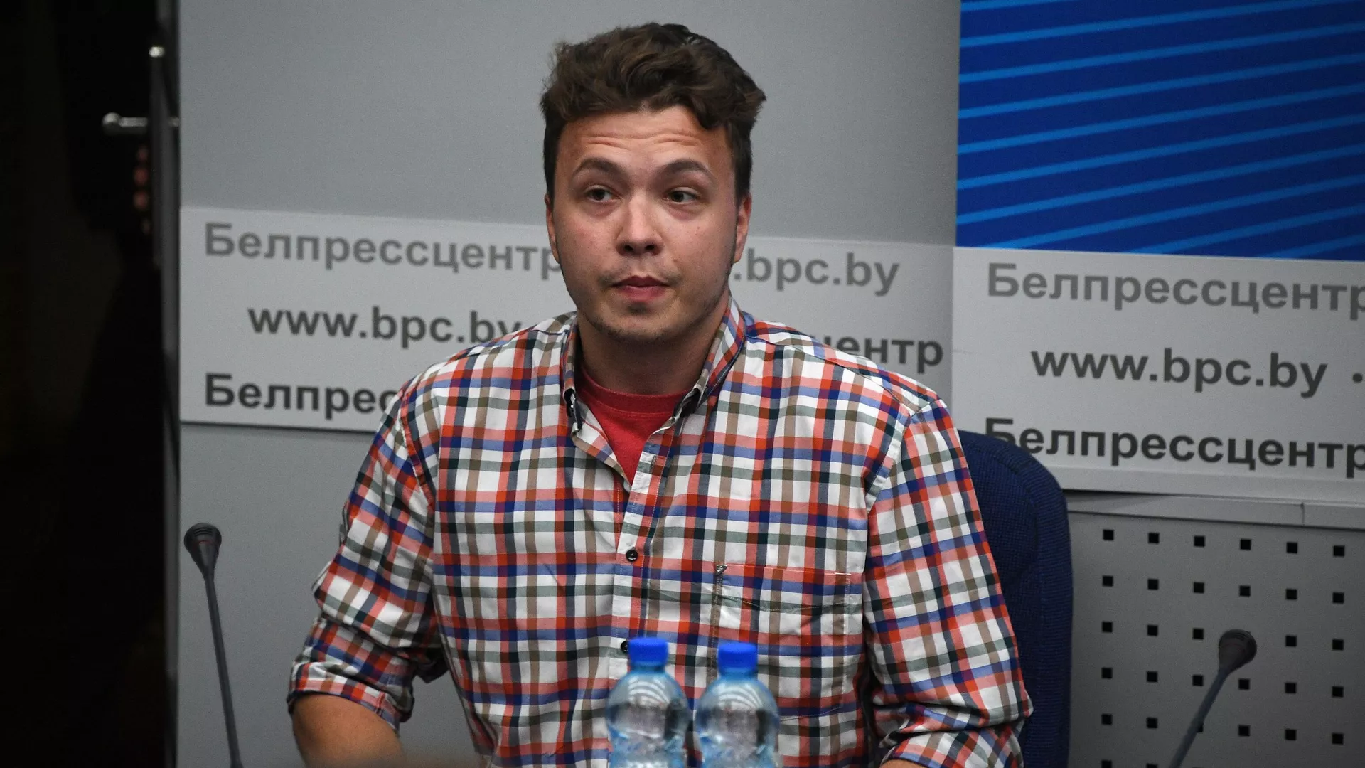 Задержанный в Белоруссии Роман Протасевич принимает участие в пресс-конференции в Минске Задержанный в Белоруссии Роман Протасевич принимает участие в пресс-конференции в Минске - РИА Новости, 1920, 14.06.2021