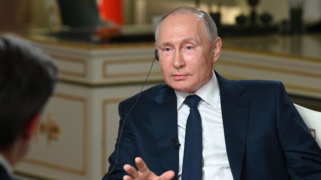 Президент РФ Владимир Путин отвечает на вопросы журналиста телекомпании NBC Кира Симмонса