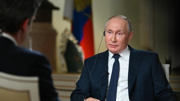 Президент РФ Владимир Путин отвечает на вопросы журналиста телекомпании NBC Кира Симмонса
