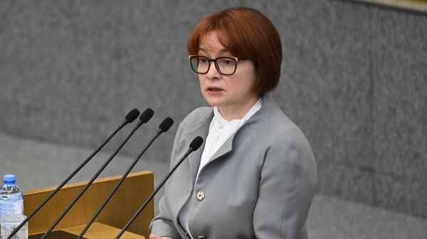 Председатель Центрального банка РФ Эльвира Набиуллина выступает на пленарном заседании Государственной Думы РФ