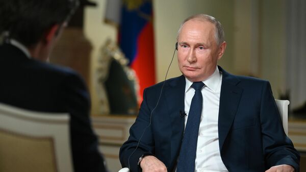 Президент РФ Владимир Путин отвечает на вопросы журналиста телекомпании NBC Кира Симмонса