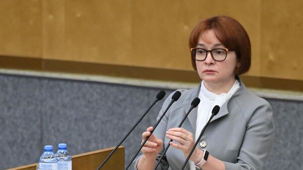 Председатель Центрального банка РФ Эльвира Набиуллина выступает на пленарном заседании Государственной Думы РФ