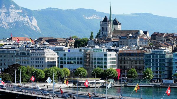 Вид на собор Сен-Пьер в Женеве, Швейцария