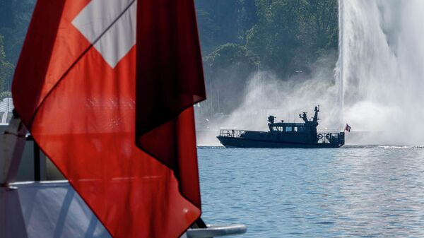Катер швейцарской полиции на Женевском озере