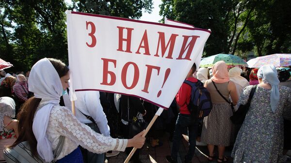 Сторонники Украинской православной церкви совершают молитвенное стояние против ущемления своих прав. Архивное фото