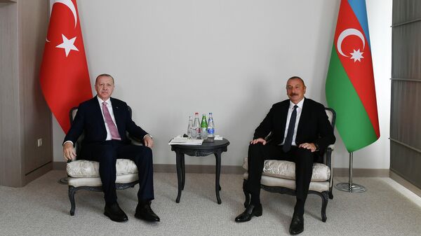 Президент Турции Реджеп Тайип Эрдоган  и президент Азербайджана Ильхам Алиев во время встречи в Шуше