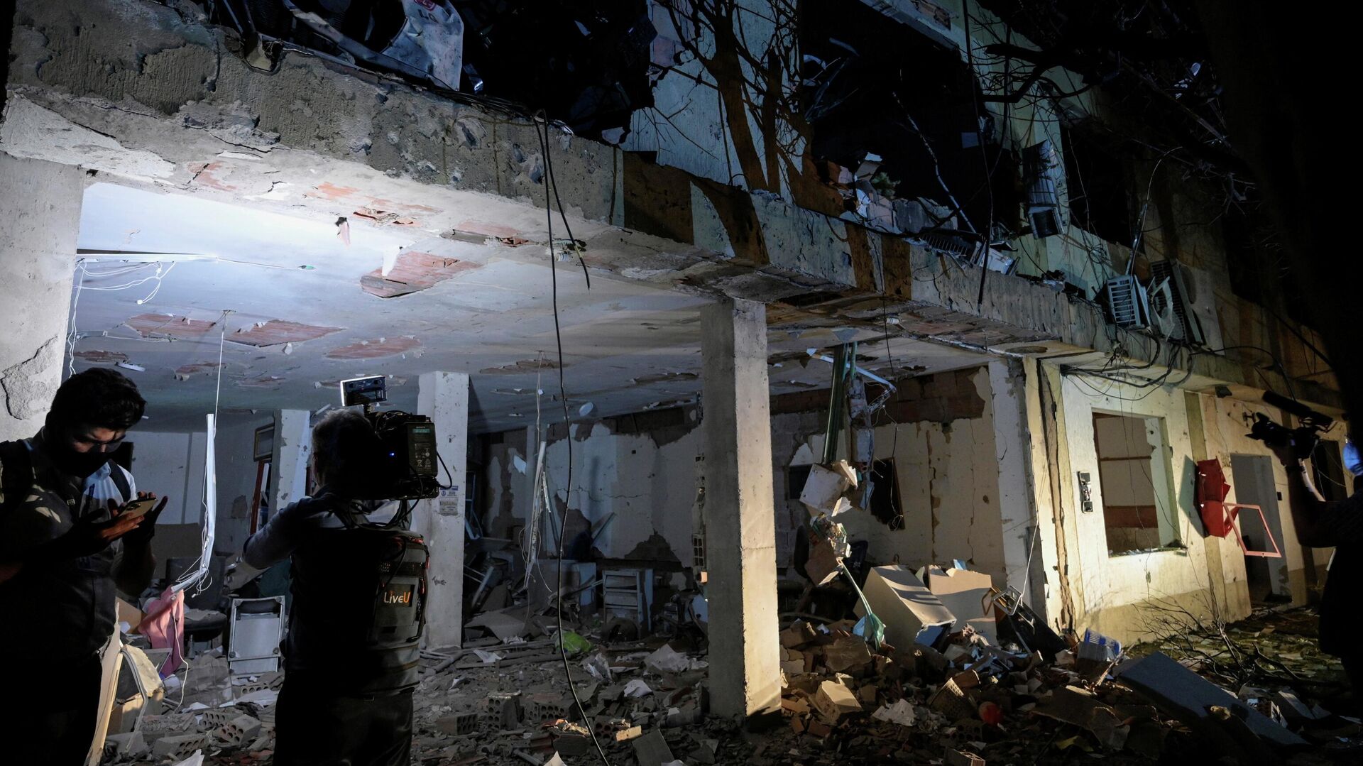Разрушенные объекты на военной базы в Кукуте, Колумбия, где взорвалась заминированная машина - РИА Новости, 1920, 16.06.2021