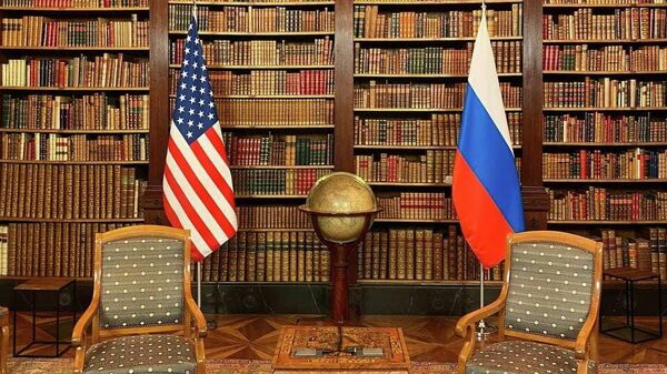 Комната, в которой пройдут переговоры президента России Владимира Путина и президента США Джо Байдена