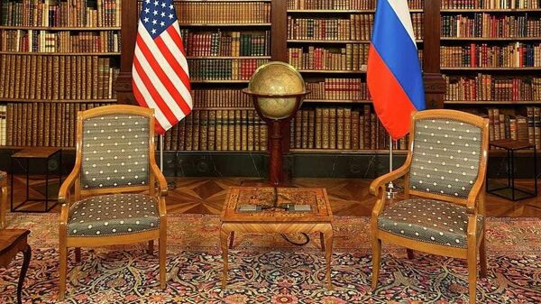 Комната, в которой пройдут переговоры президента России Владимира Путина и президента США Джо Байдена