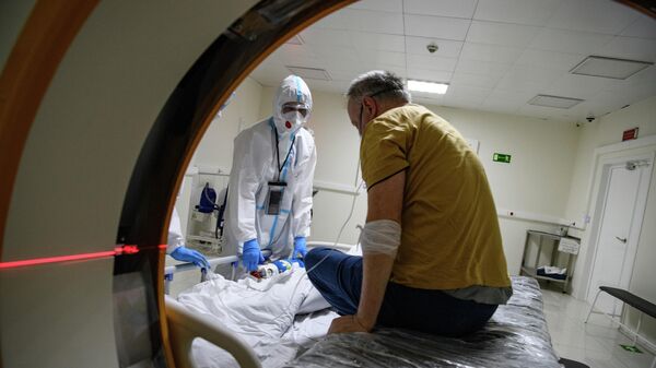 Кабинет компьютерной томографии в резервном госпитале для лечения больных коронавирусом в автомобильном торговом центре (АТЦ) Москва