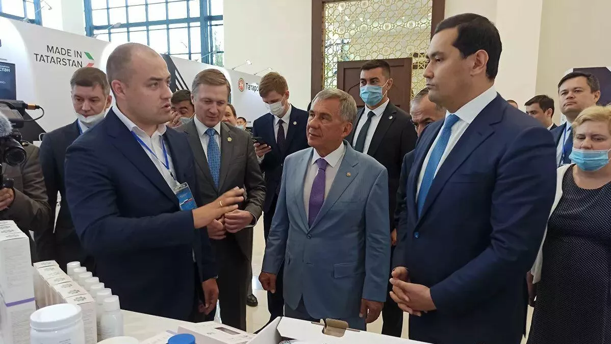 Глава Татарстана Рустам Минниханов во время рабочего визита в Узбекистан Глава Татарстана Рустам Минниханов во время рабочего визита в Узбекистан - РИА Новости, 1920, 16.06.2021