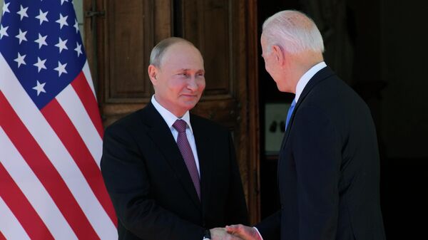 Президент РФ Владимир Путин и президент США Джо Байден во время встречи на вилле Ла Гранж в Женеве