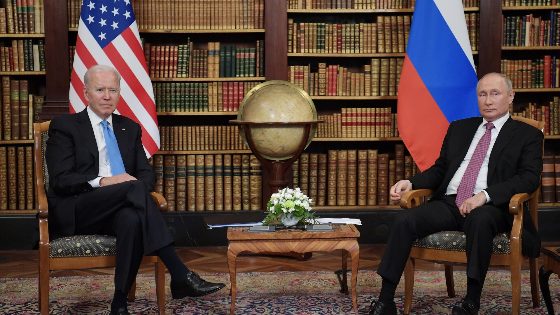 Президент РФ Владимир Путин и президент США Джо Байден во время встречи в Женеве на вилле Ла Гранж - РИА Новости, 1920, 29.07.2022