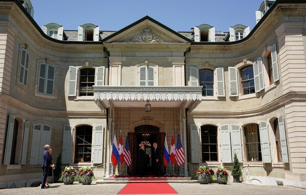 Президент РФ Владимир Путин и президент США Джо Байден во время встречи в Женеве на вилле Ла Гранж