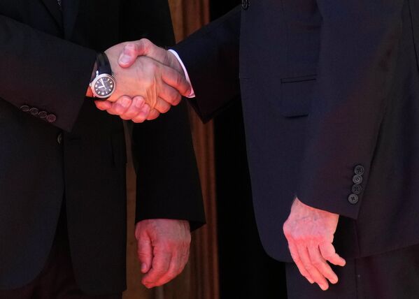 Президент РФ Владимир Путин и президент США Джо Байден во время встречи на вилле Ла Гранж в Женеве